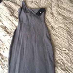 Midi form fitted gray dress
